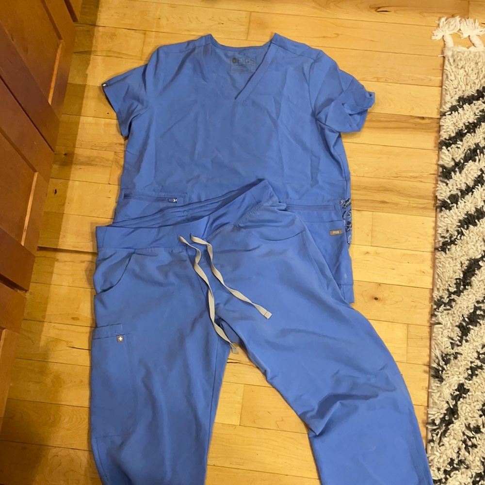 Women’s Figs Ceil Blue Set